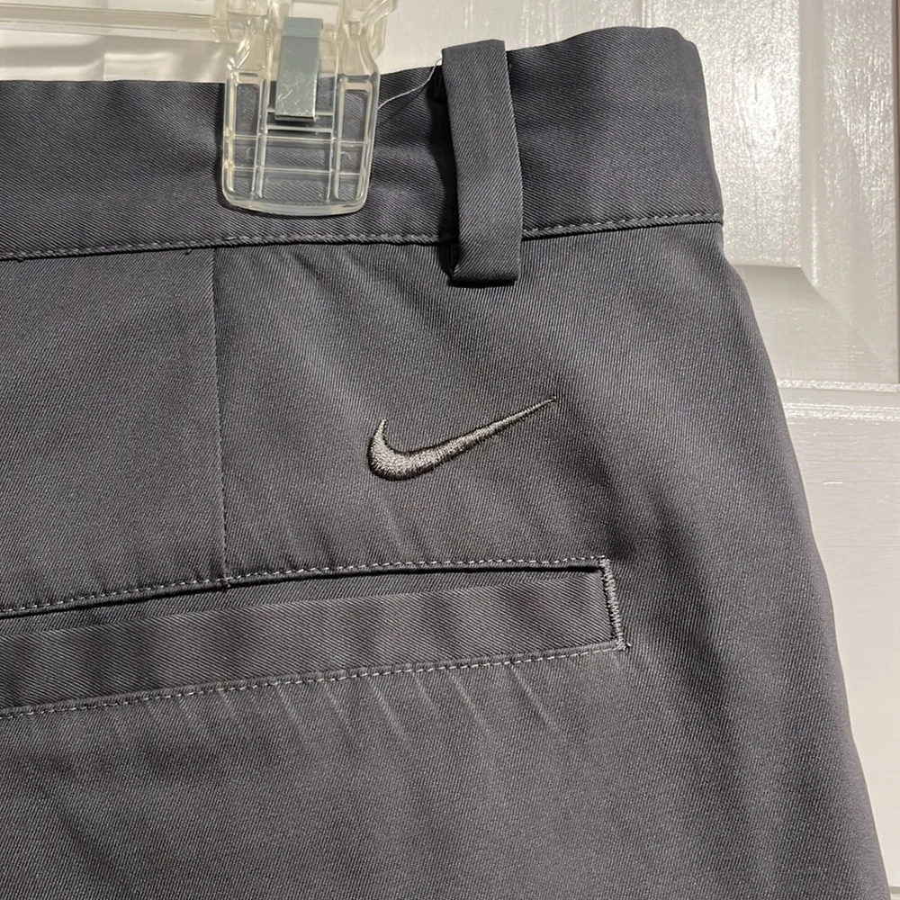 Nike Dri-Fit Golf Shorts Size 34 - see measurement picture
